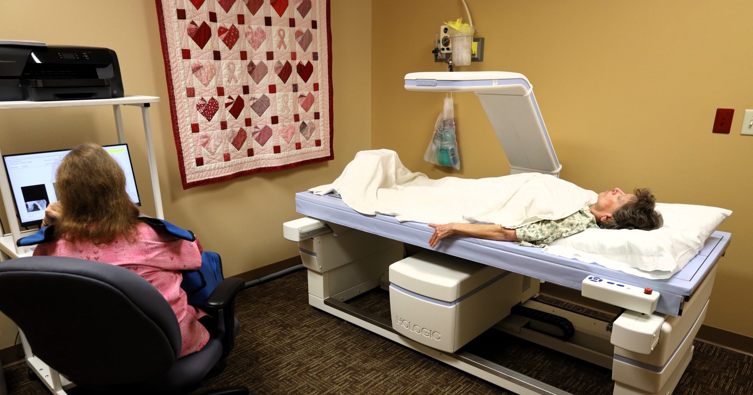 Stand Up Scanner Hospital’s new equipment helps detect bone issues - Houston Herald