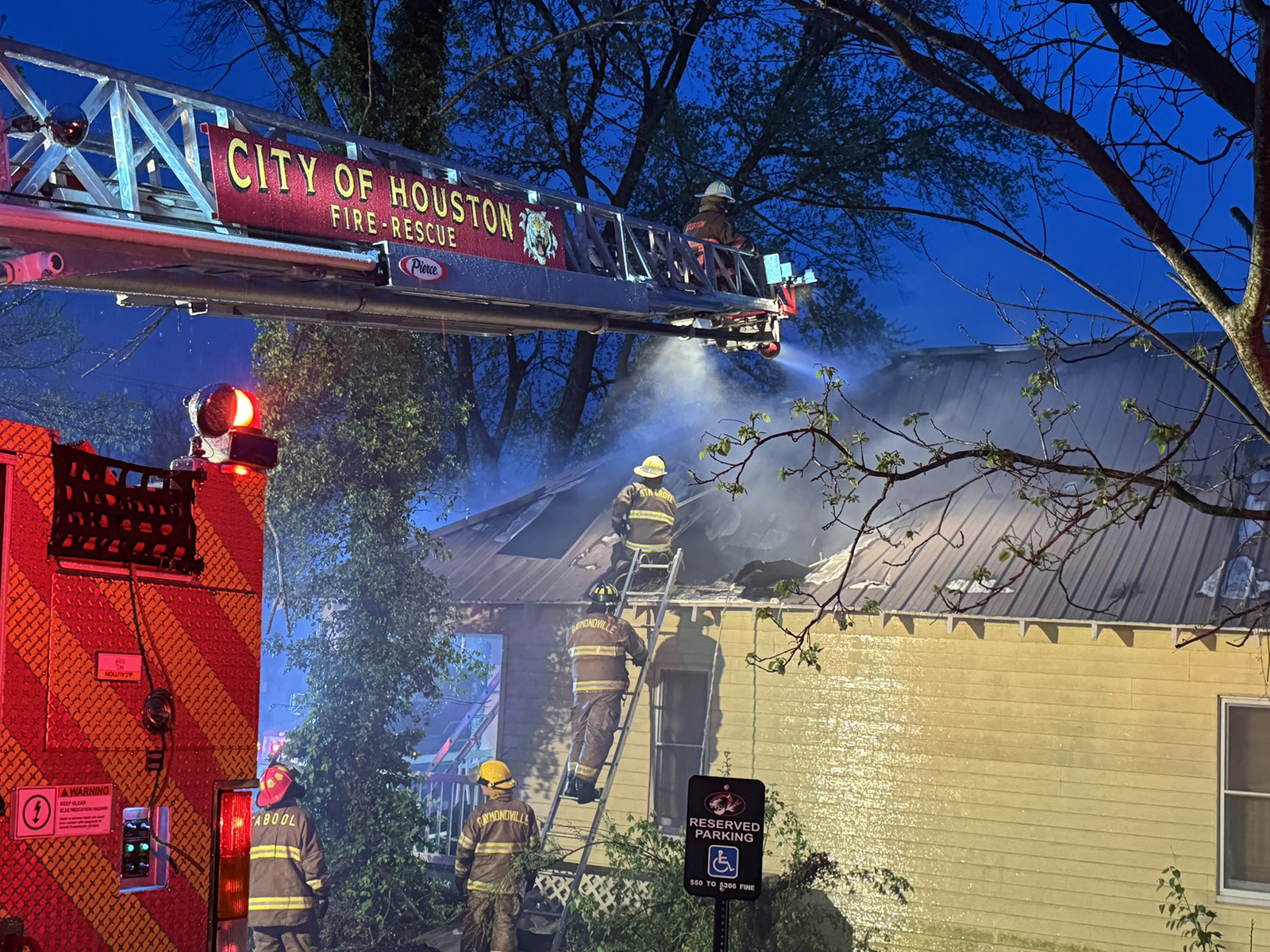 House heavily damaged in fire early Saturday in Houston - Houston Herald