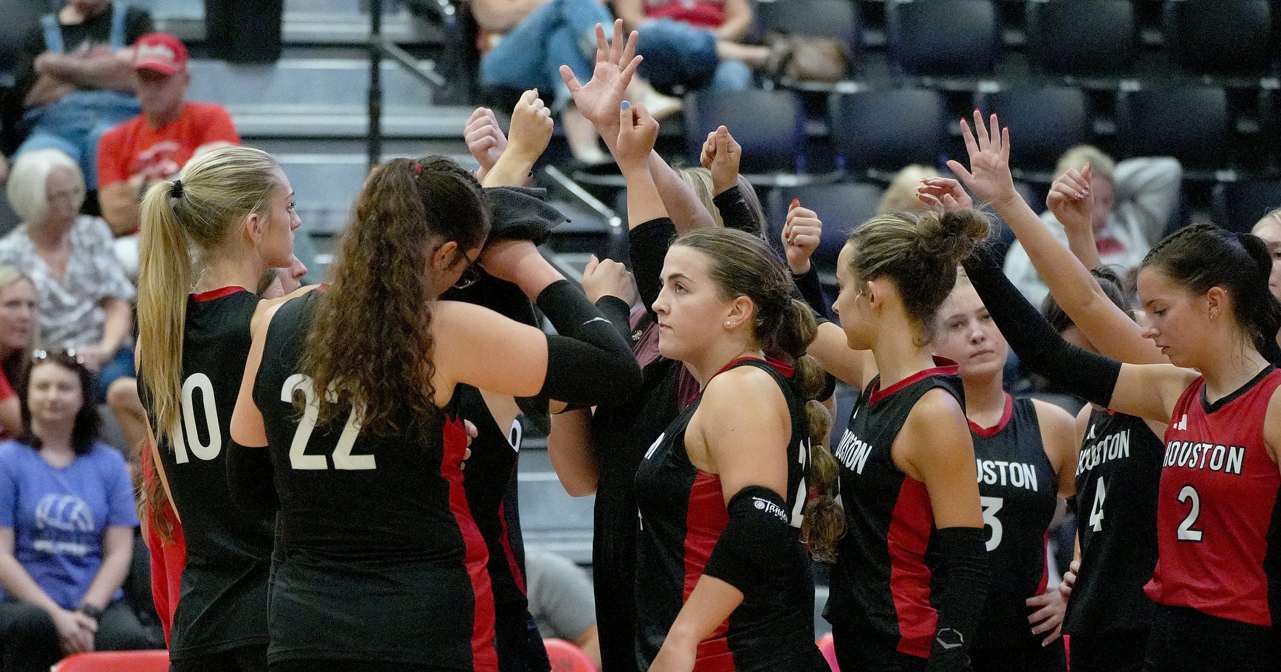 ‘We had spurts of some really good things': HHS volleyball starts season 3-1